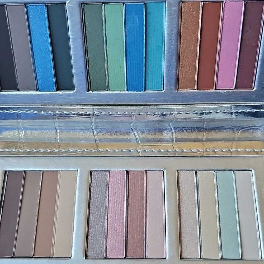 Vintage Pop Beauty Day To Play Eyeshadow Palette - Collector's Item - Never Used